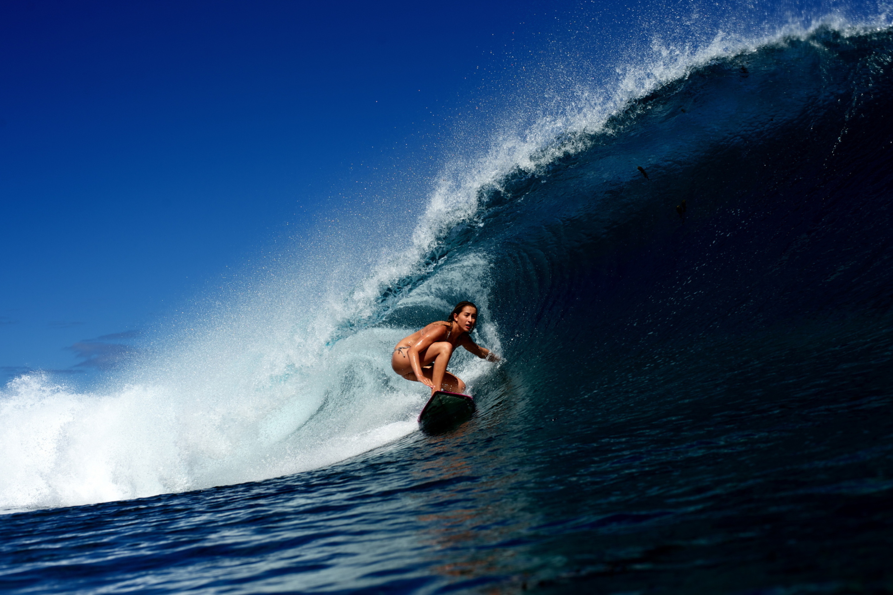 Big-Wave-Surfing-Girl-2880x1920.jpg